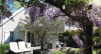 Amazing home in Wemeldinge with WiFi