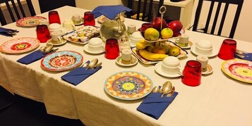 Se ofrece un desayuno bufé (5.00 EUR por persona)