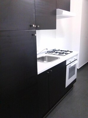 Apartment, 2 Bedrooms (6 Beds) | Desk, blackout drapes, soundproofing, iron/ironing board