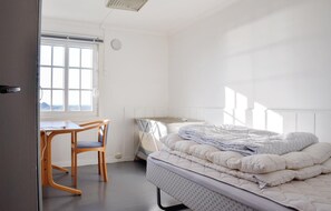 5 Schlafzimmer, Reisekinderbett