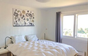 5 室のベッドルーム、旅行用ベビーベッド、ベッドシーツ