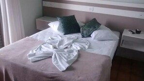Frigobar, cortinas blackout, Wi-Fi de cortesia, roupa de cama