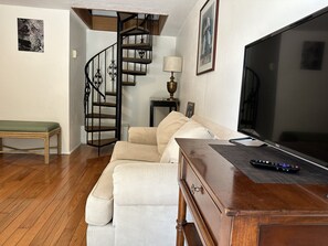 Studio, Non Smoking | 1 bedroom, individually decorated, individually furnished, free WiFi - Seven Arches (Warwick Parish)