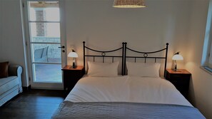 3 chambres, fer et planche à repasser, accès au Wi-Fi (inclus)
