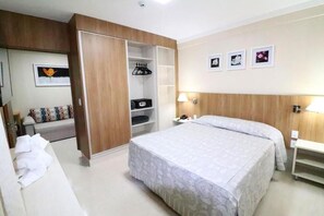 Minibar, in-room safe, desk, blackout drapes - Piazza diRoma (Caldas Novas)