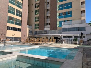 Outdoor pool, pool loungers - Piazza diRoma (Caldas Novas)