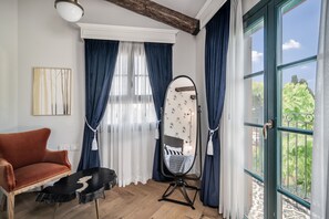 En 55-tommers smart-TV med kabel-kanaler samt TV og Netflix