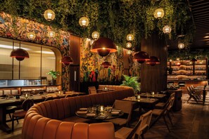 Dining - Orange Grove Serviced Residences (Singapore)