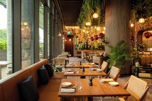 Dining - Orange Grove Serviced Residences (Singapore)
