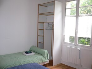 3 bedrooms, free WiFi, bed sheets - Beautiful bright room (Le Mesnil-Esnard)