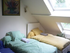 3 bedrooms, free WiFi, bed sheets - Beautiful bright room (Le Mesnil-Esnard)
