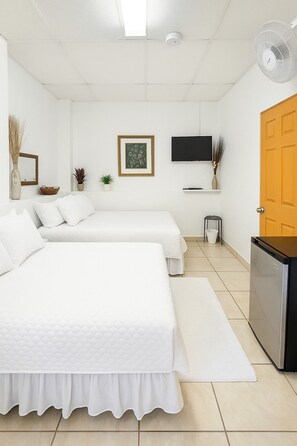 Familierom, 1 soverom | Minibar (inkludert), individuelt dekorert og individuelt innredet