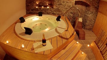 Indoor spa tub