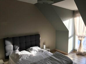 3 chambres, fer et planche à repasser, lit parapluie, Wi-Fi gratuit
