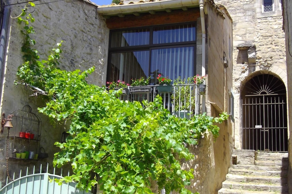 Charming house in the historical center of Villeneuve lès Avignon.