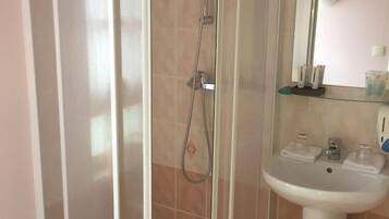 Double Room | Bathroom shower