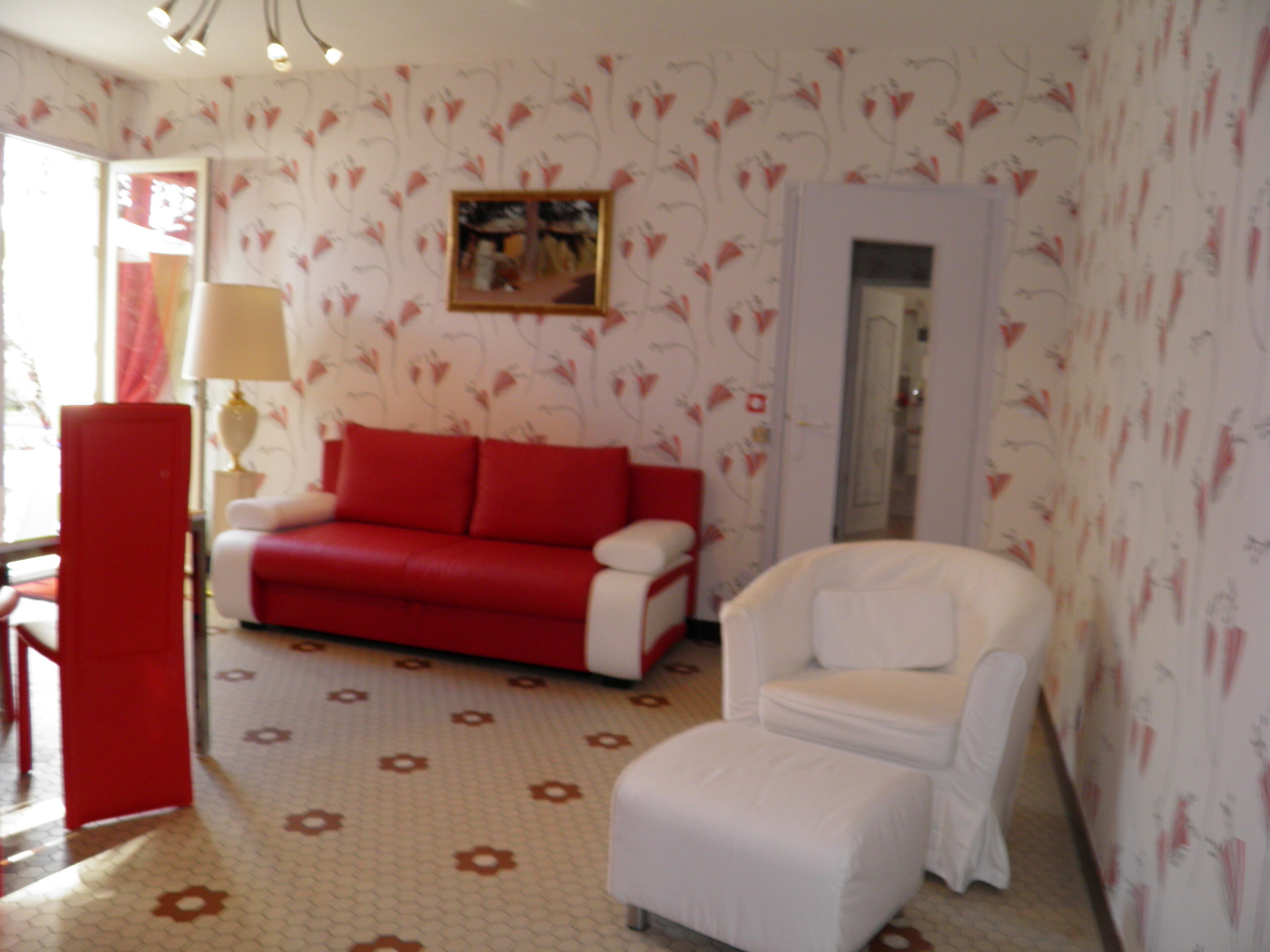 APARTMENT IN THE GARDEN OF HISTORICAL MONUMENT OF 5000 YEARS