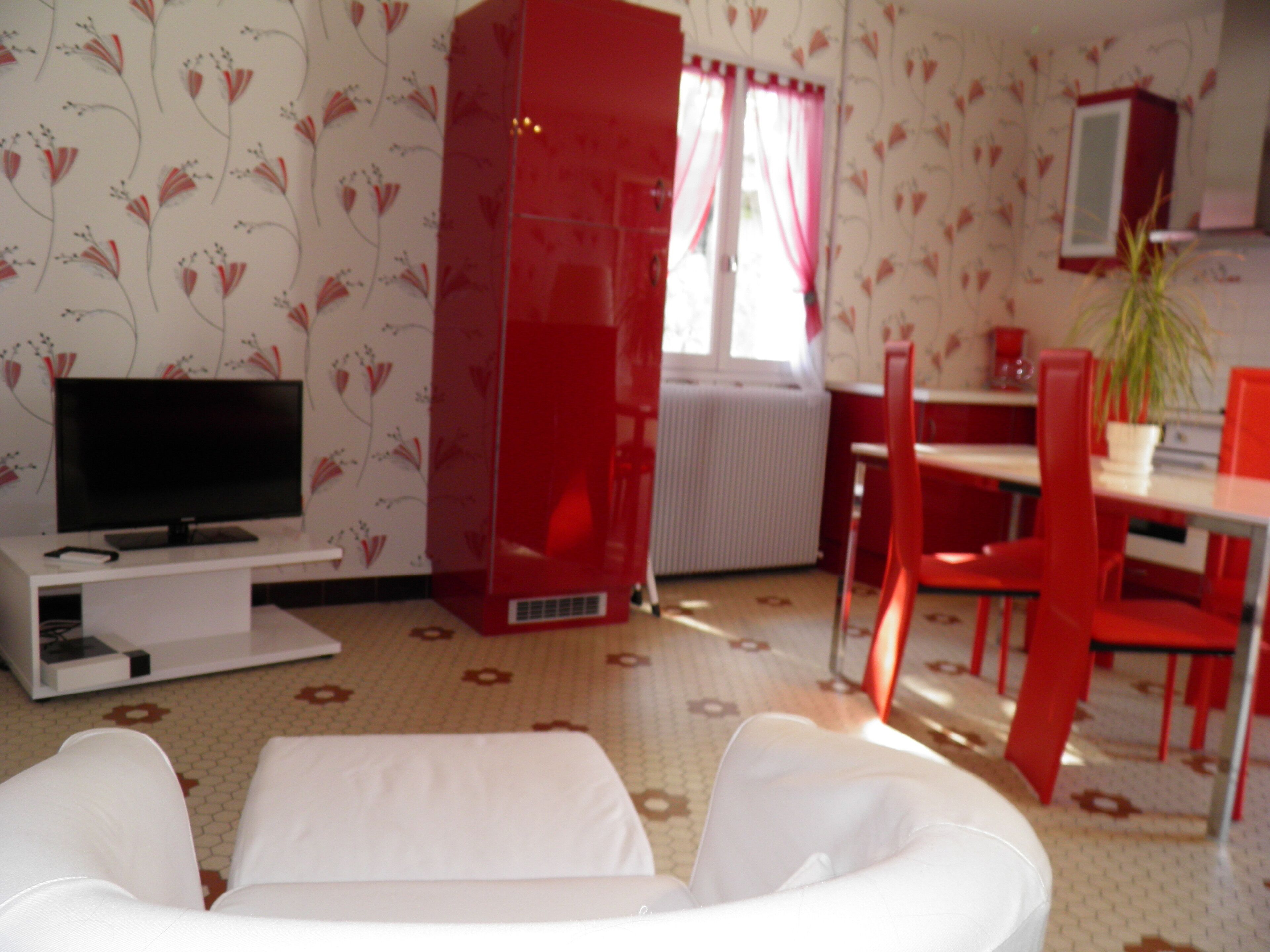 APARTMENT IN THE GARDEN OF HISTORICAL MONUMENT OF 5000 YEARS