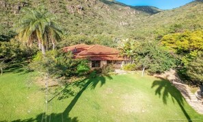 منظر من الجو على ارتفاع عالٍ