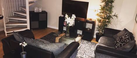 บ้านคอมฟอร์ท, หลายเตียง, ปลอดบุหรี่ | บริเวณนั่งเล่น | ทีวีจอแบน, Netflix