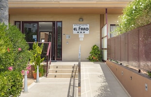 Entrada al alojamiento
