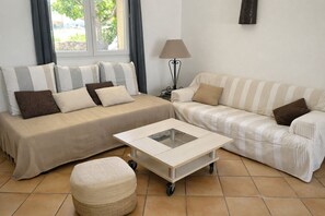 Fernseher, DVD-Player, Stereoanlage