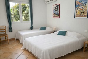 4 bedrooms, iron/ironing board, free WiFi, bed sheets