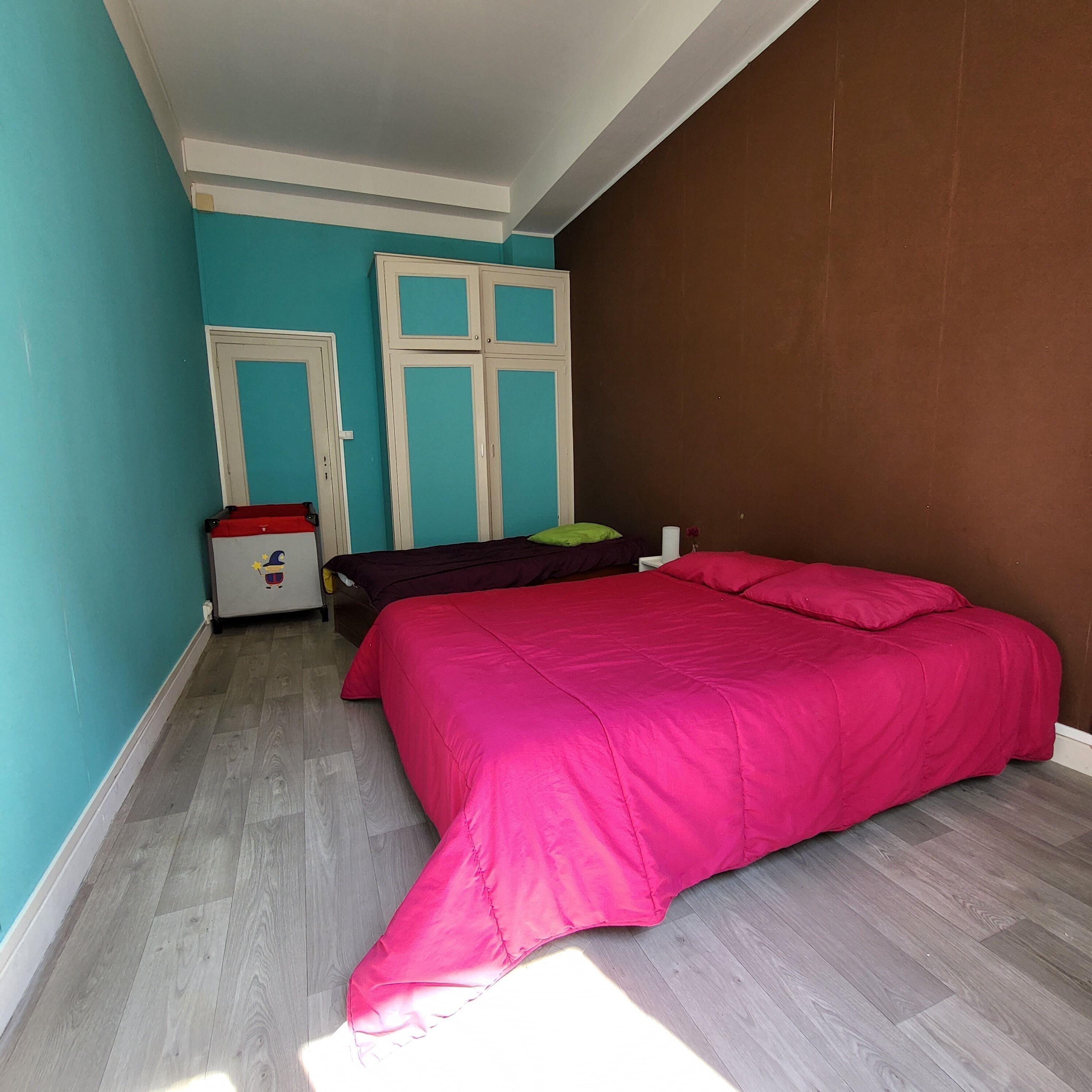 Large renovated apartment free wifi exceptional promo 1 week in August