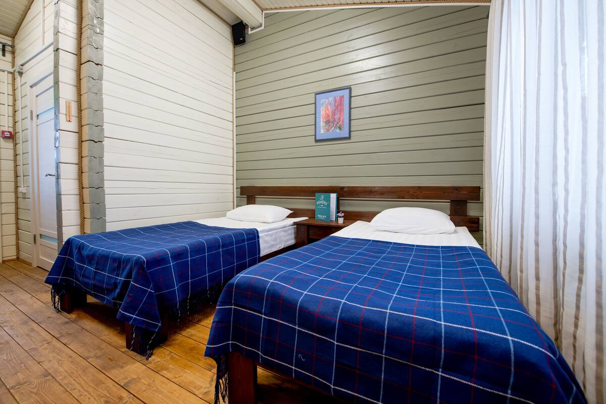 Twin Room (Kubrik) | Desk, iron/ironing board, free WiFi
