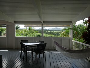 Outdoor dining - CITRONELLA APARTMENT (PETIT-BOURG)