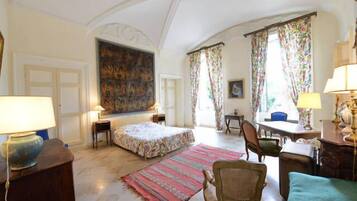 8 bedrooms, iron/ironing board, free WiFi, bed sheets