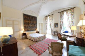 8 bedrooms, iron/ironing board, free WiFi, bed sheets - Family castle for 200 years, near Uzès and the Cévennes (Saint-Hippolyte-De-Caton)