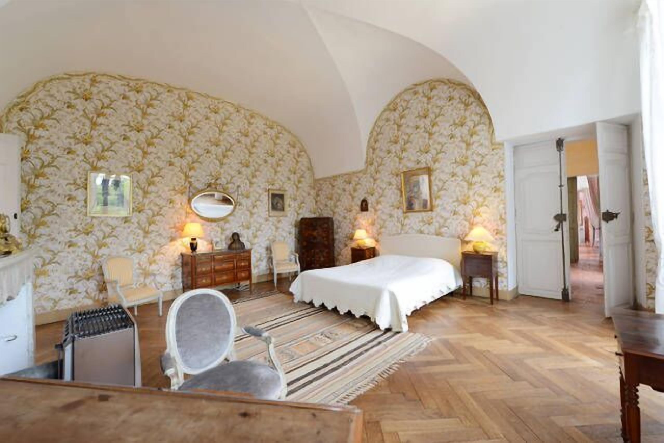 8 chambres, fer et planche à repasser, Wi-Fi gratuit, draps fournis