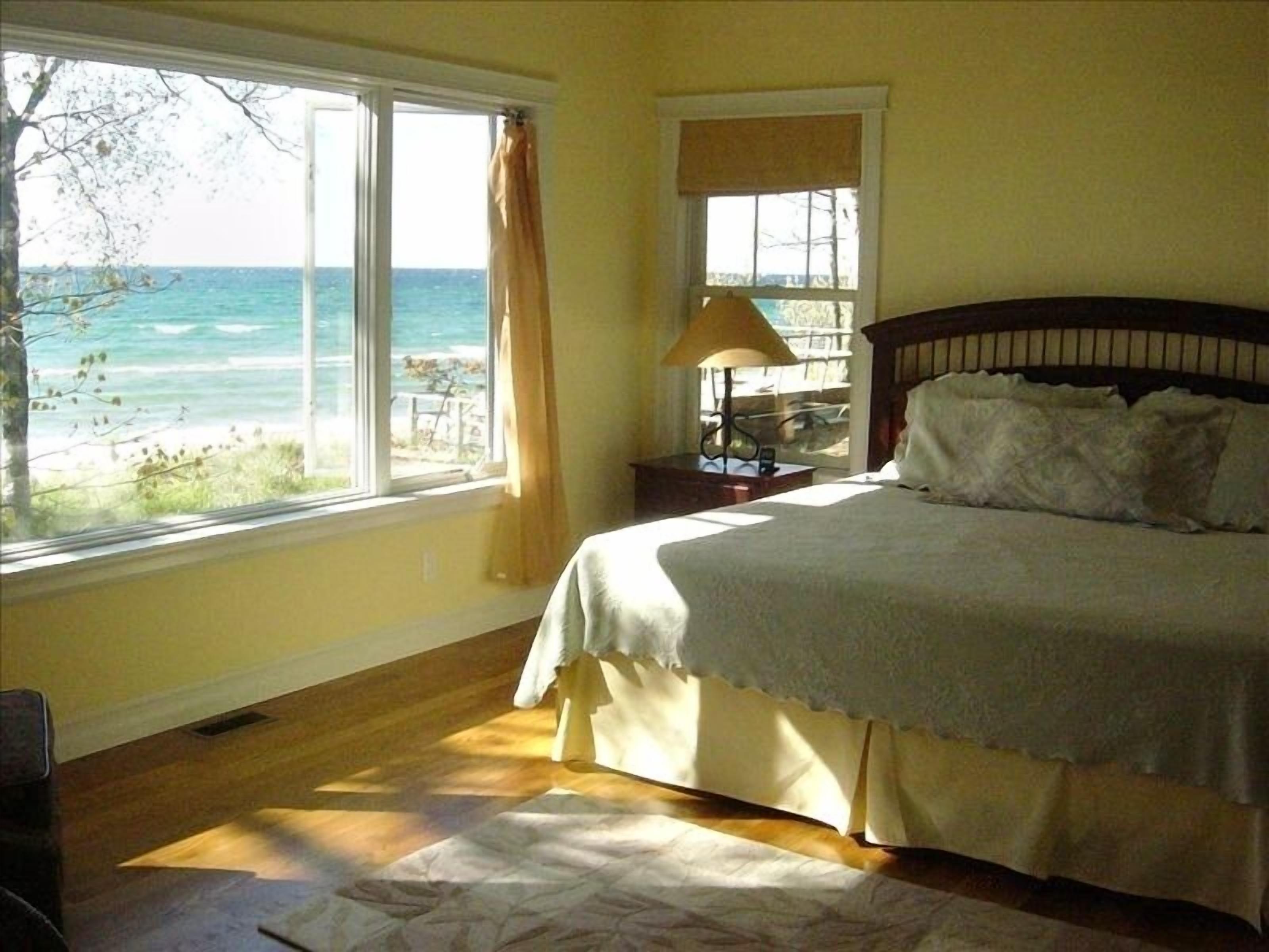 L-U-X on Lake Michigan. Private baths with every bedroom!! 