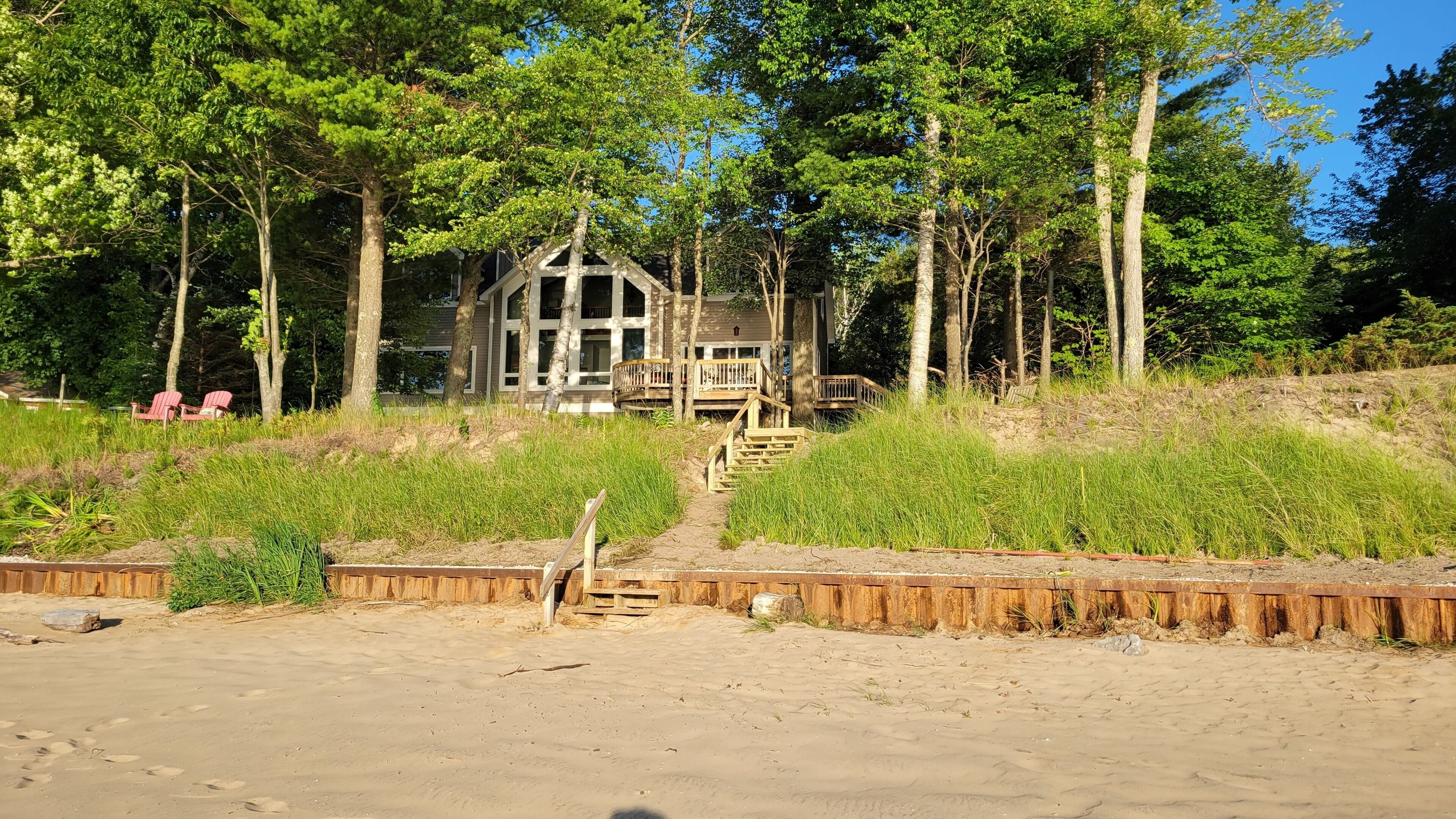 L-U-X on Lake Michigan. Private baths with every bedroom!! 