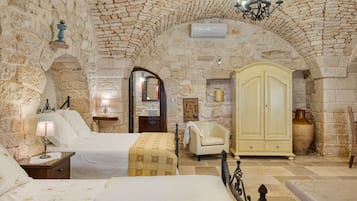 Junior Suite, Pool View (Trullo Verga) | 1 bilik tidur, peti besi dalam bilik, langsir/tirai gelap terus