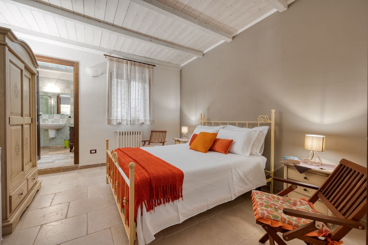 Double Room (Cummersa Pascoli) | 1 bedroom, in-room safe, blackout curtains, soundproofing