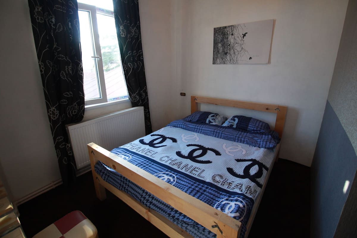 Chambre Standard double | Accès au Wi-Fi (inclus), literie fournie