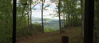 Vistas panorámicas, aislada cabaña pintoresca en el bosque de DuPont 