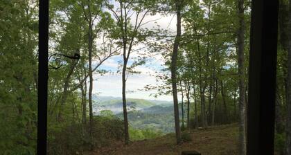 Escape to your cozy 2-bedroom cabin near DuPont State Forest