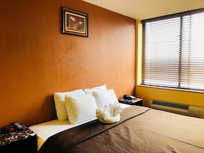 Quarto solteiro, 1 cama King, para não fumantes | Wi-Fi de cortesia, roupa de cama