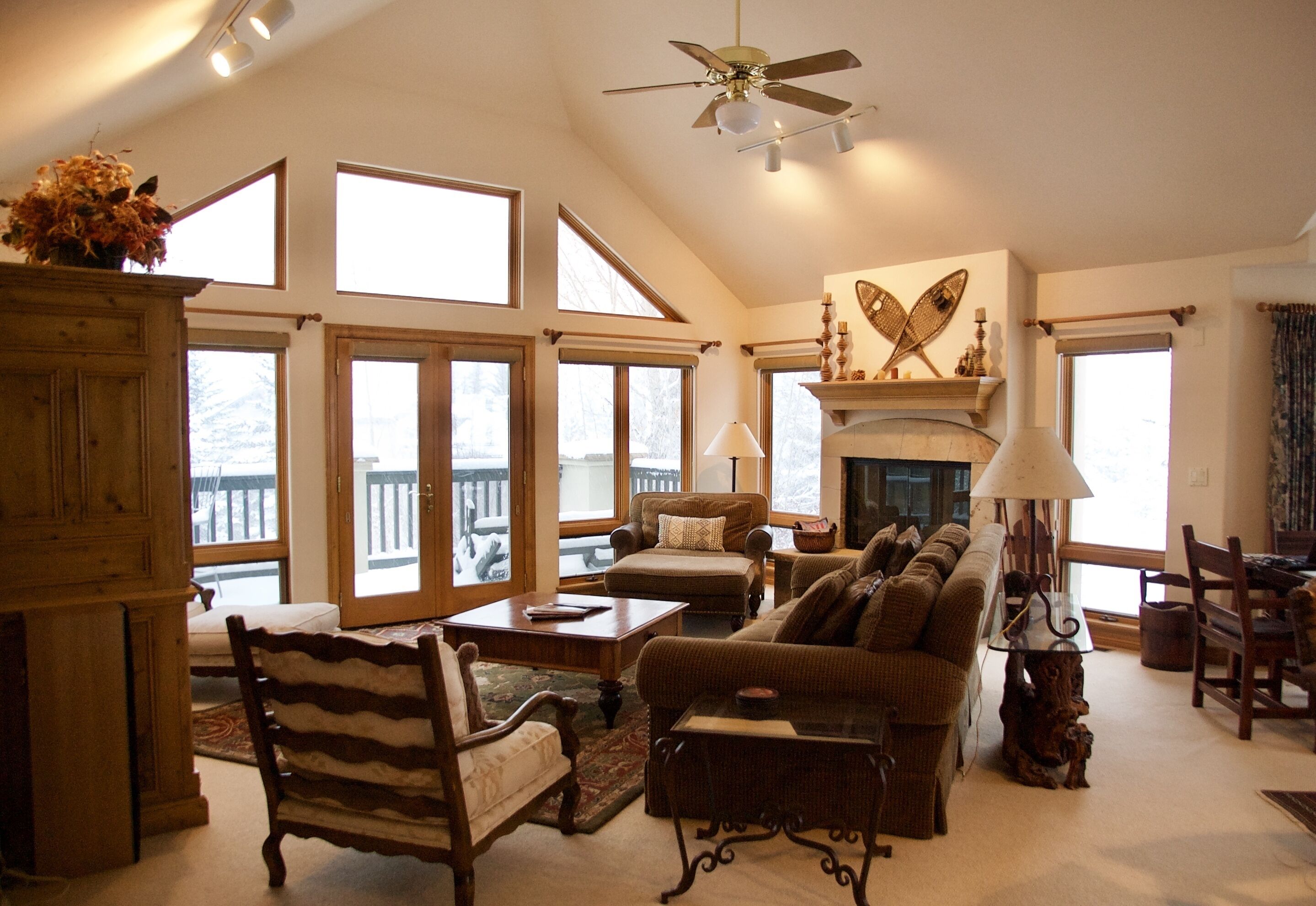 Spacious Home w/Panoramic Sunset Views: 2 Decks, Access to Pool, Hot Tub, Tennis