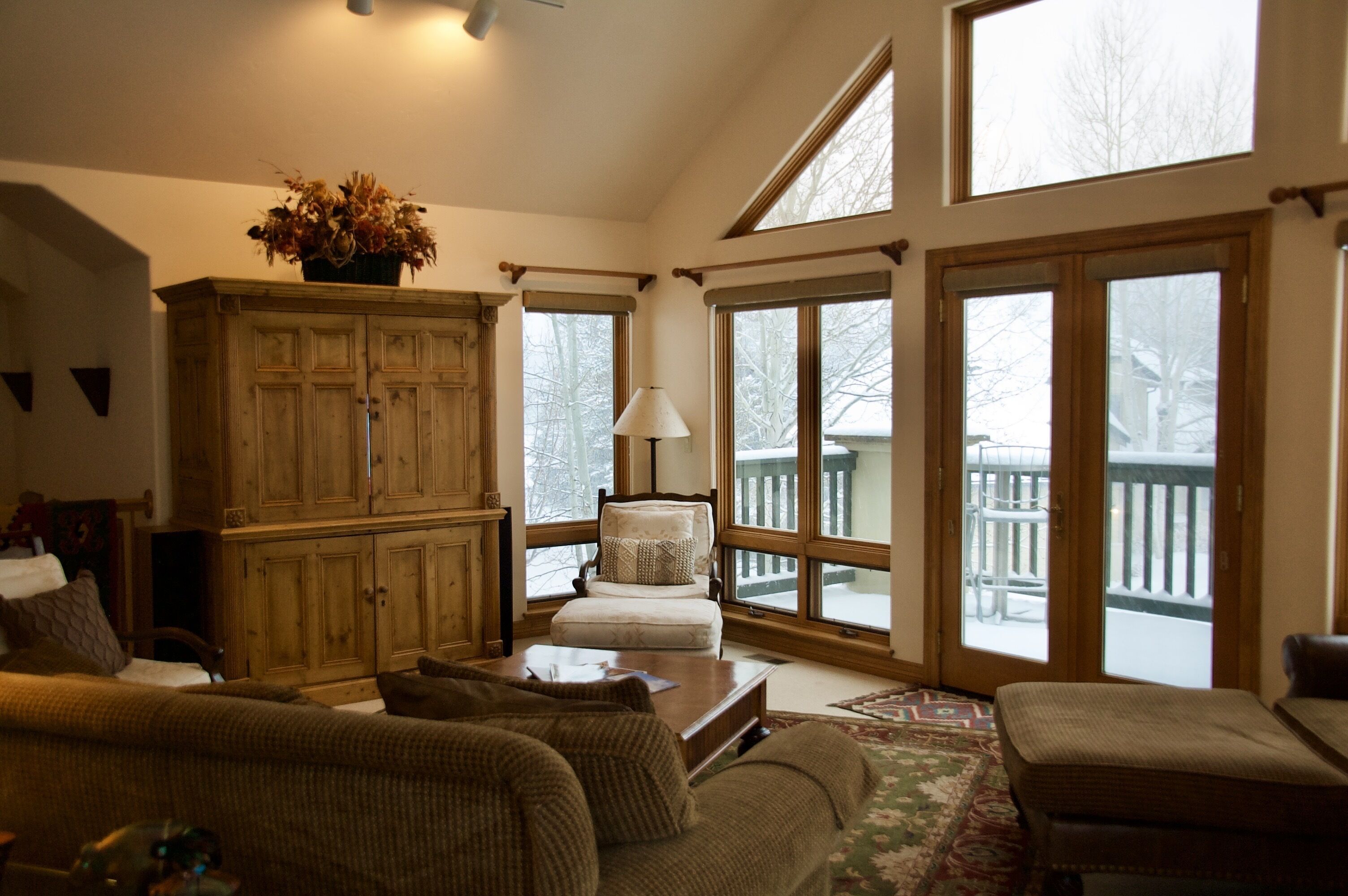 Spacious Home w/Panoramic Sunset Views: 2 Decks, Access to Pool, Hot Tub, Tennis