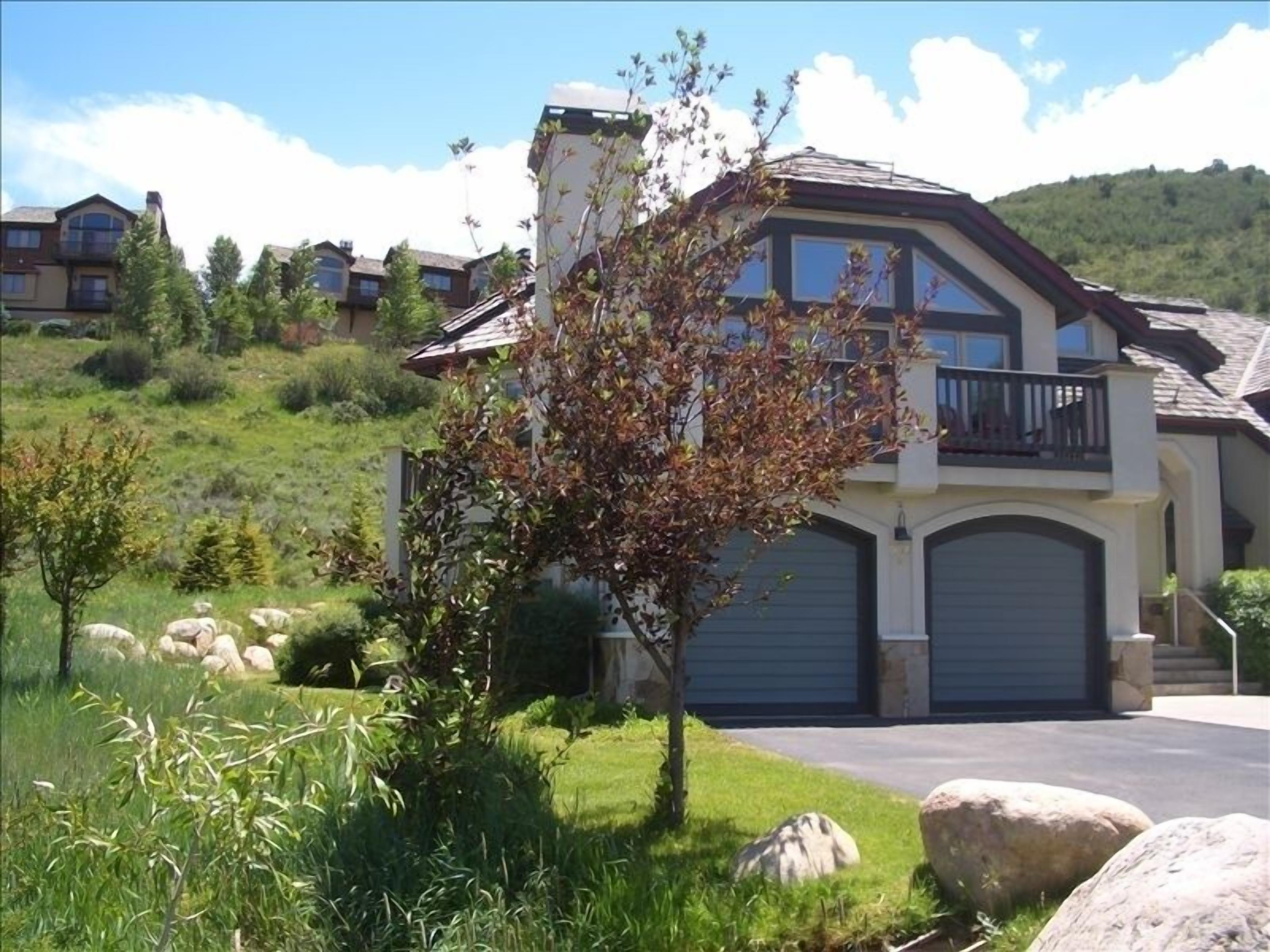 Spacious Arrowhead Home w/Panoramic Sunset Views