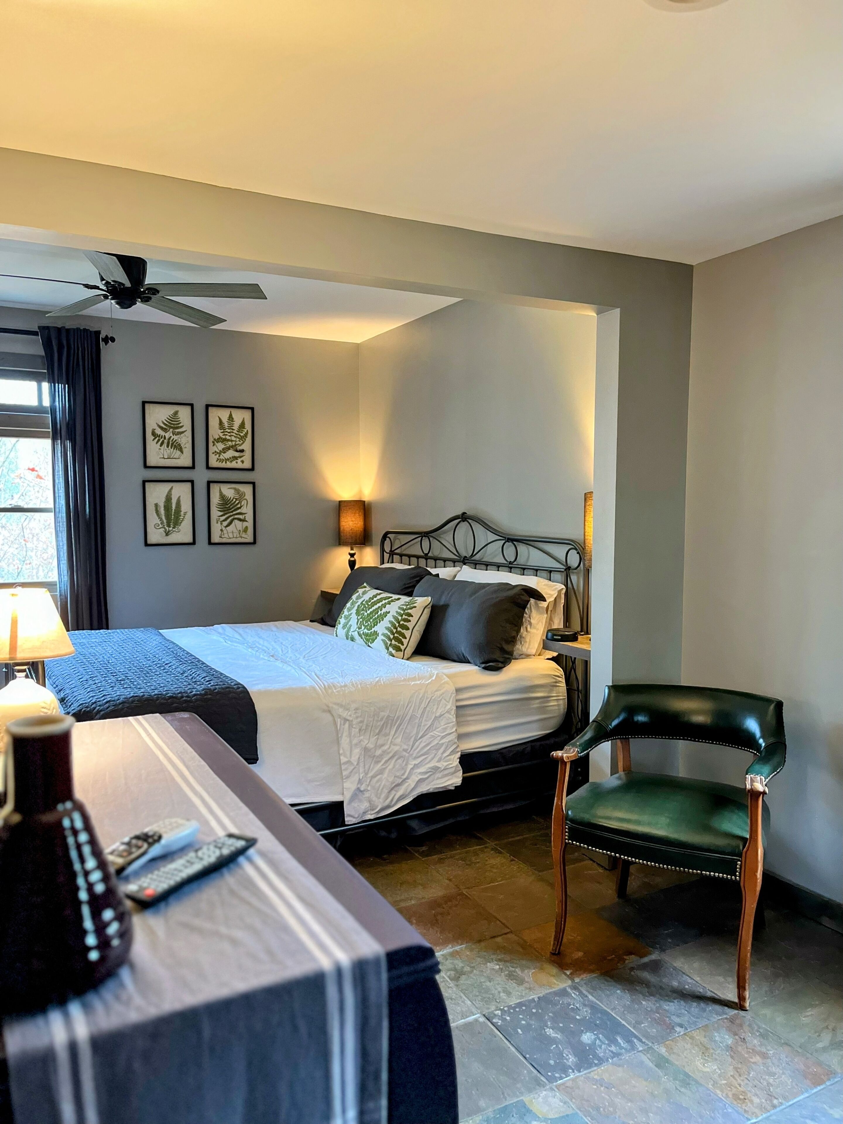 2 bedrooms, in-room safe, iron/ironing board, free WiFi