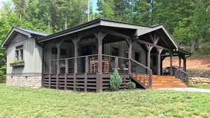 Exterior - At DuPont Forest - Newer cabin designed for relaxation and comfort. (Hendersonville)