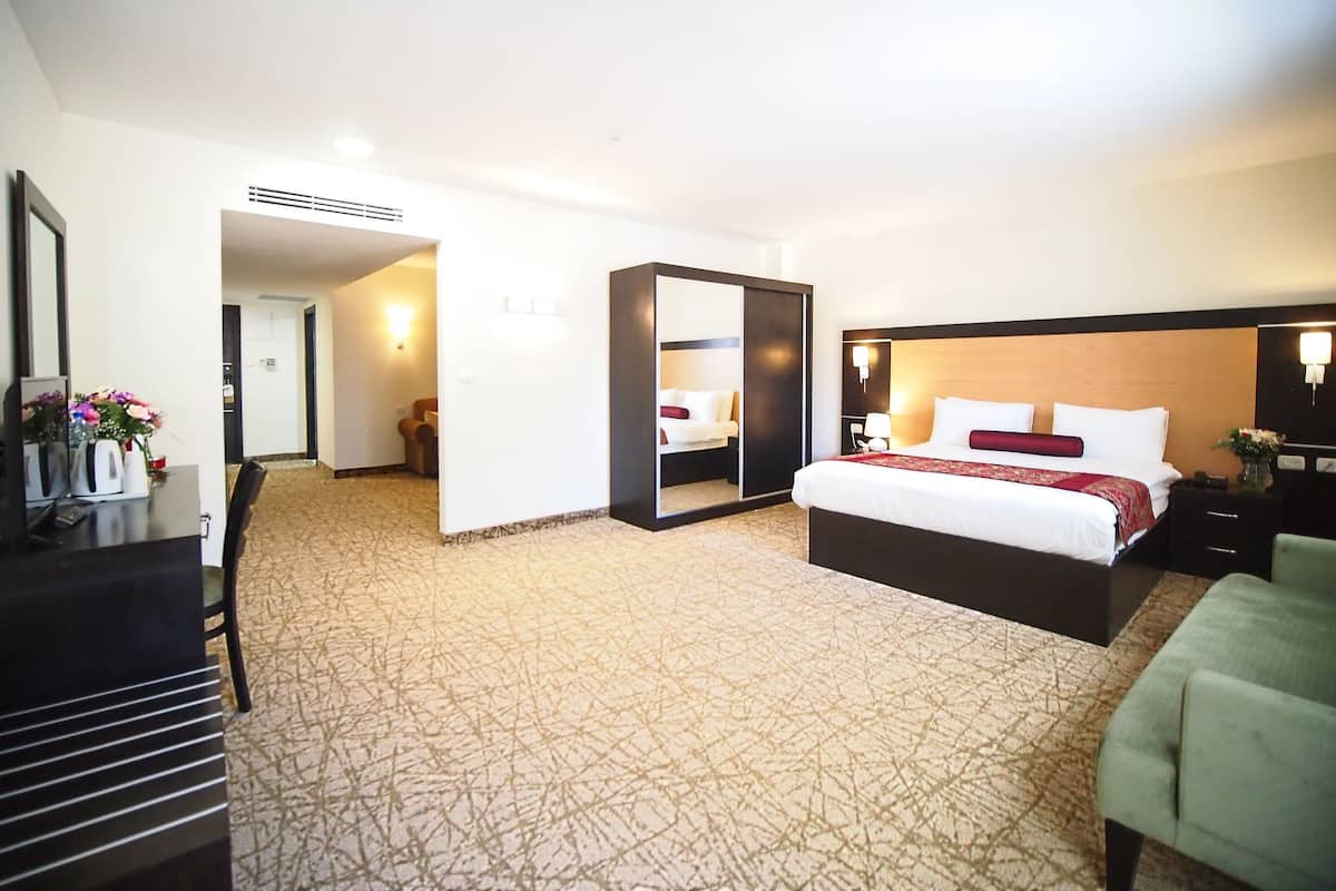 Suite | In-room safe, desk, laptop workspace, soundproofing