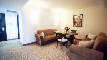 Suite | Living room | TV