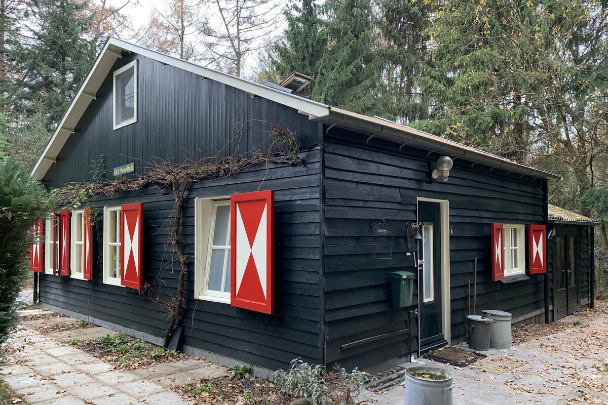 Stuga (Woudhuis) | 2 sovrum, skrivbord, ljudisolering och strykjärn/strykbräda