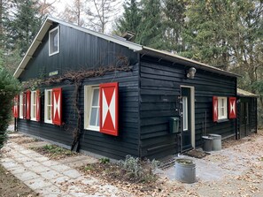 2 chambres, bureau, chambres insonorisées, fer et planche à repasser